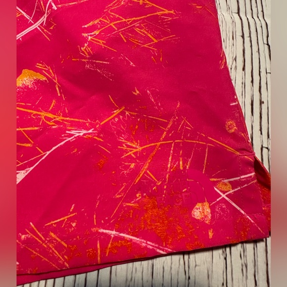 North Face Shorts - Picture 3 of 8